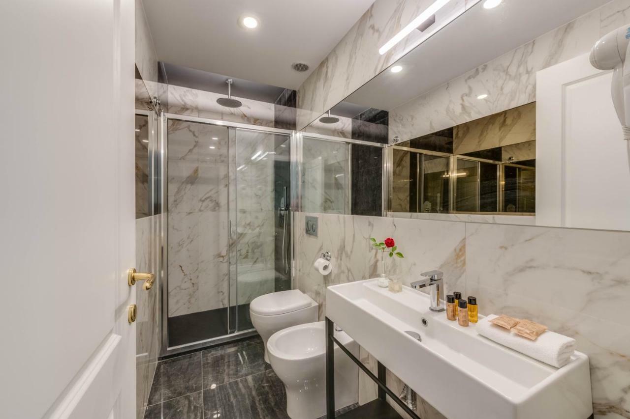 Adrianus Hotel Rome Bagian luar foto